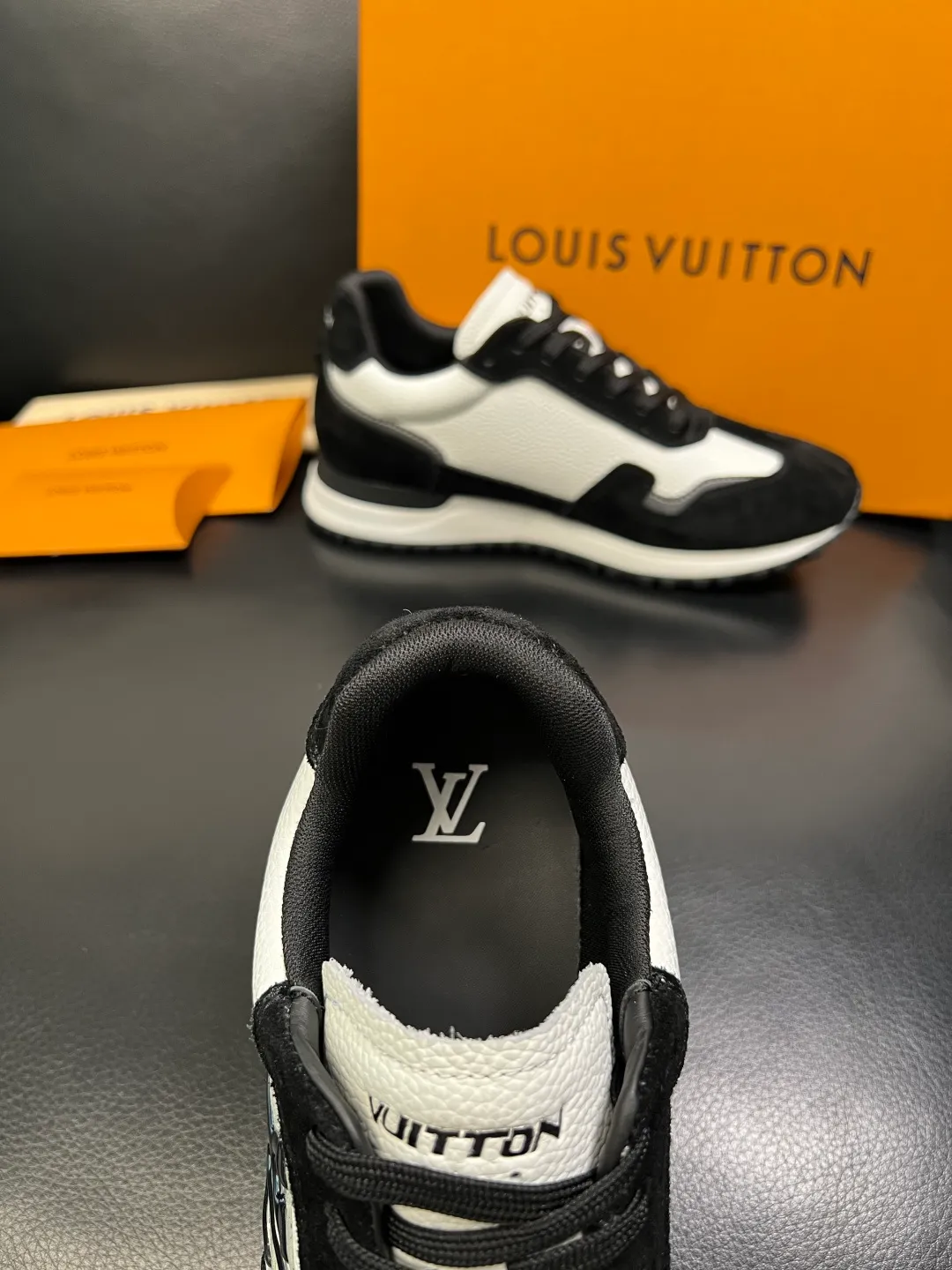 Men's shoes 💰620 Lv high quality top handicrafts Louis Vuitton, counters are equipped with original factory configuration, uppers are imported from Italy, high-quality splicing colorful complex handicrafts, imported cowhide lining is soft and comfortable, soles: original soles specially provided by the original factory, T men's shoes 💰U exclusive movable molded soles are super comfortable, original factory single goods, code number 39-44 (customized 38 45)